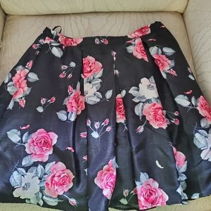 Sequin hearts 💕  black skirt with roses sz 15